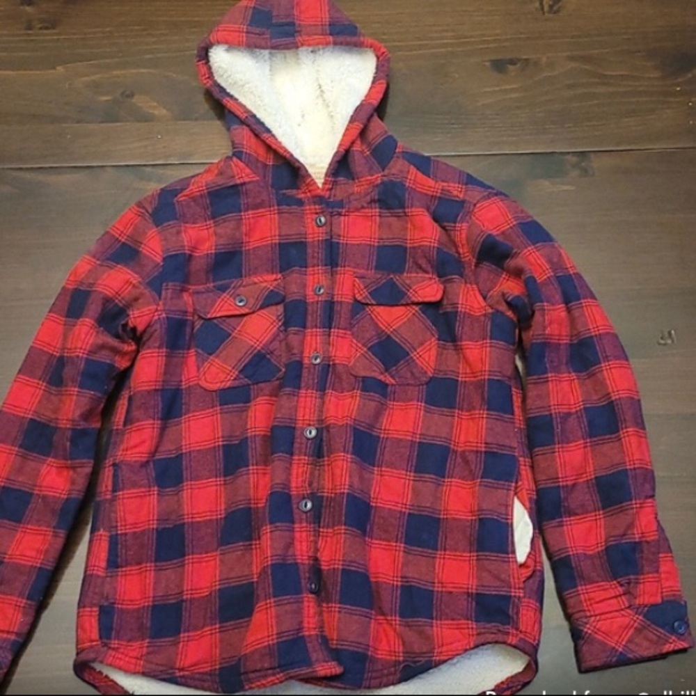 Women’s Boston Traders flannel! Beautiful fluffy lined plaid red blue medium!